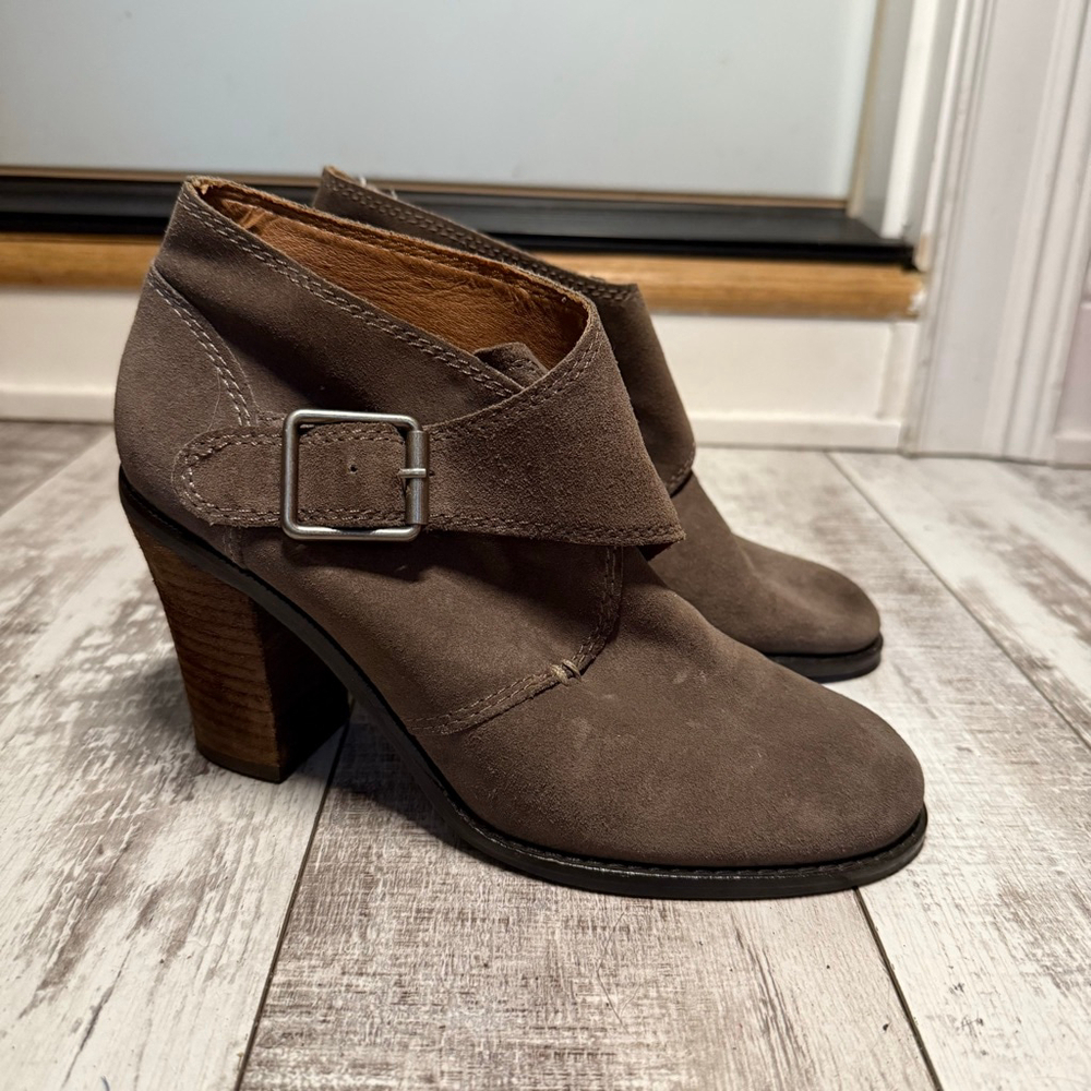 Lucky Brand 7.5 Taupe Suede Ankle Boots Booties with Buckle